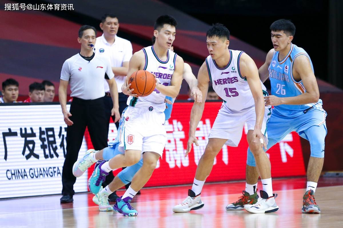 赛地聚焦：荷甲窗口期热度飙升；新疆广汇豪取连胜；更衣室稳定；赛程密集仍需轮换(周一009英超纽卡斯尔联vs西汉姆联)