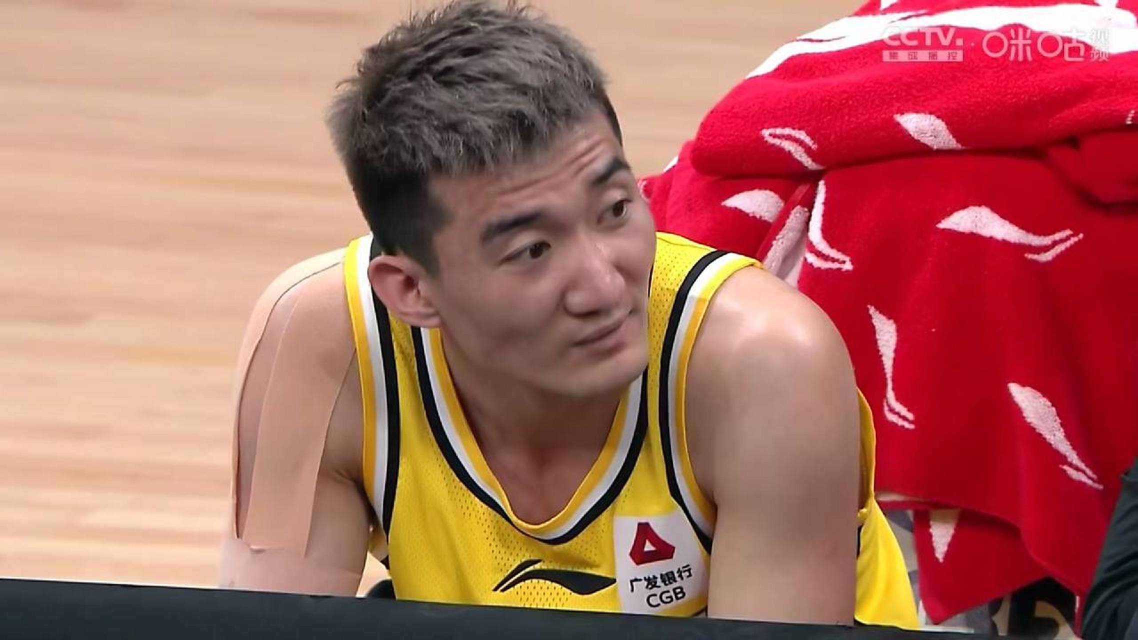 关于托特纳姆发布备战花絮；赛前更衣室发声；CBA常规赛任务艰巨；身体对抗强度拉满的信息