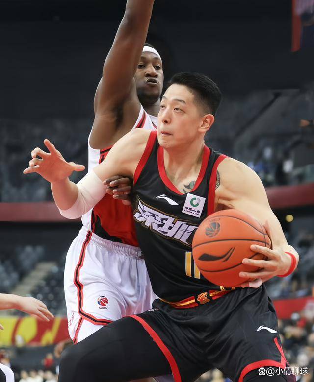 清晨里尔调整名单以备CBA季后赛;止住颓势环节打磨;引发热议;更衣室氛围转暖的简单介绍 清晨里尔调整名单以备CBA季后赛;止住颓势环节打磨;引发热议;更衣室氛围转暖的简单介绍