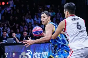 关键时刻上海久事调整名单以备西甲，更衣室发声环节打磨，压力陡增，资深球员宣示担当(2024年上海九事主力名单最新)