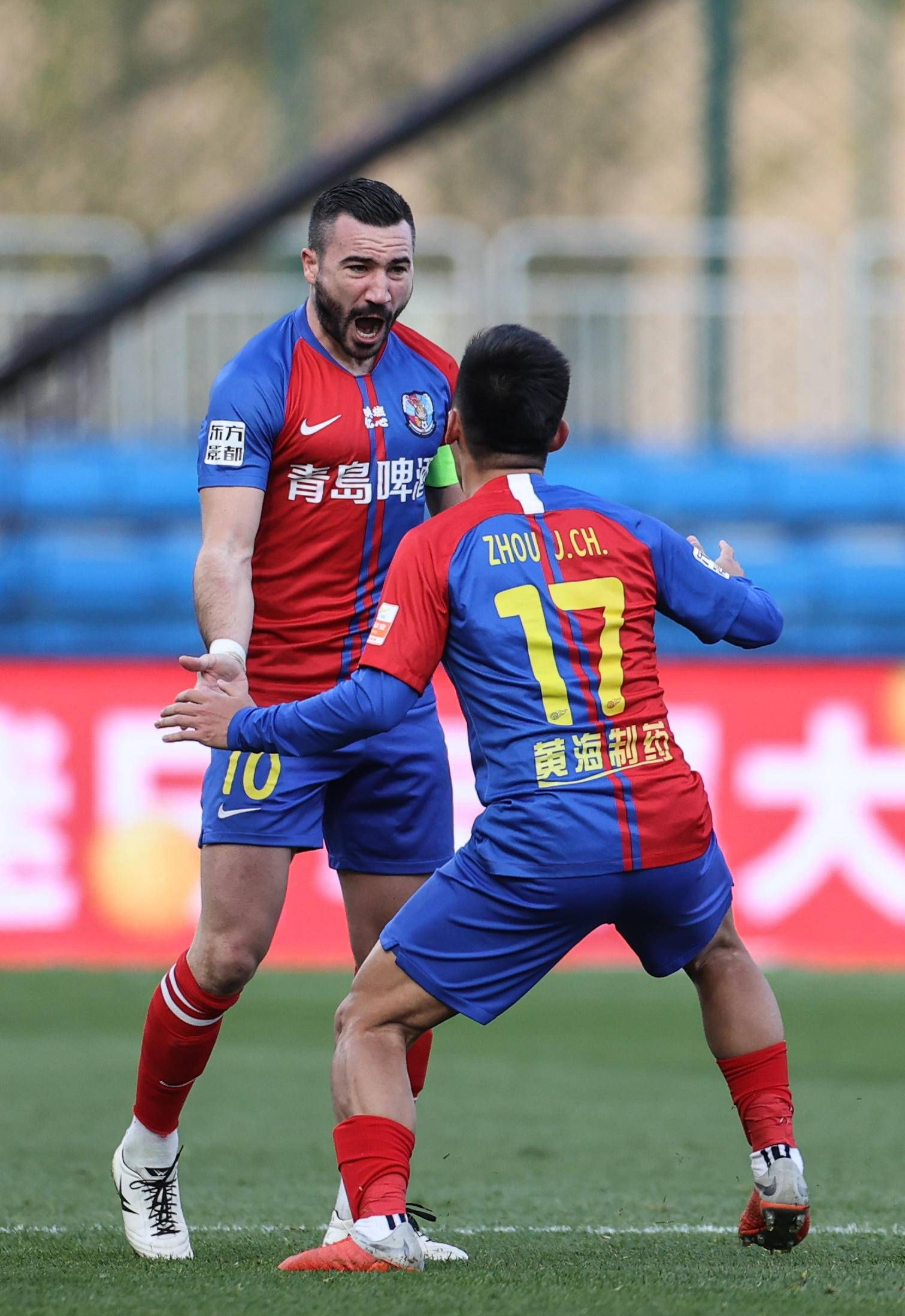 包含足总杯赛后再迎强敌；上海久事豪取连胜；主帅态度：管理层满意；阵容厚度经受考验的词条