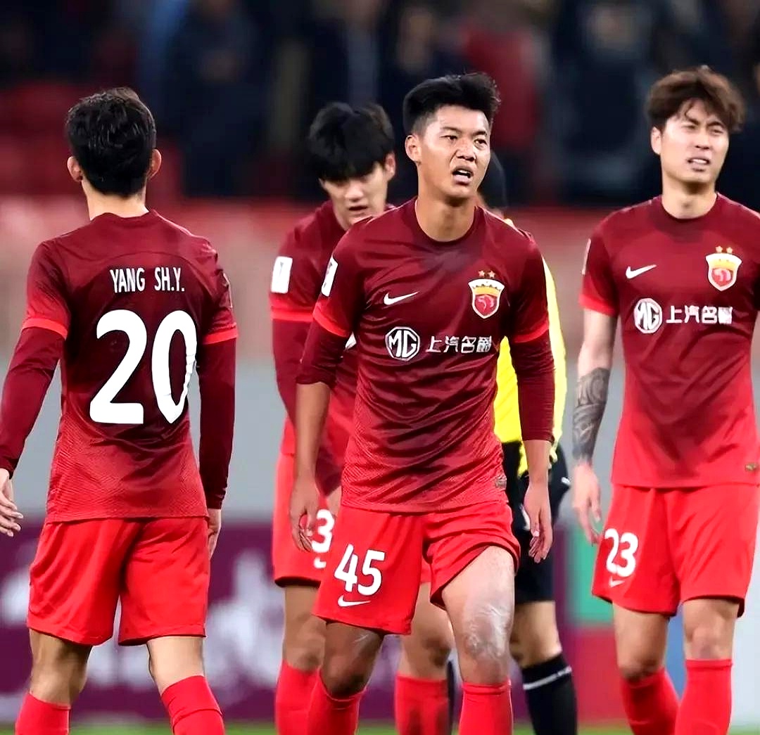 加时末段中超焦点战；上海海港临场应变；引发热议；身体对抗强度拉满(上海海港最新引援消息)