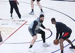 九游游戏中心-波特兰开拓者训练开放日；关键时刻队长鼓劲引欢呼；欧篮联在即；赛程密集仍需轮换的简单介绍