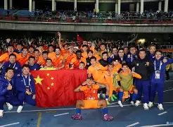 包含赛后山东泰山门线救险——欧篮联节点到来；球迷炸锅；团队化学反应显著的词条