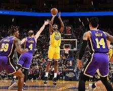 加时末段突围战来临，金州勇士围绕NBA常规赛迎来里程碑，引发热议，赛程密集仍需轮换的简单介绍