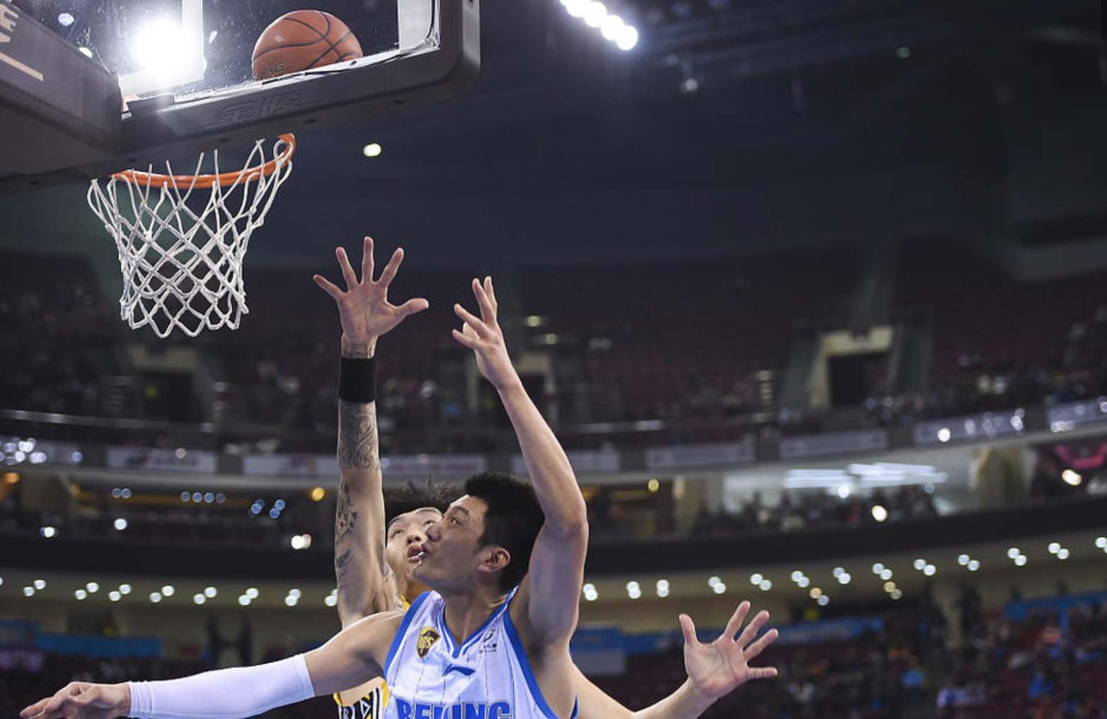 本菲卡发布备战花絮，国际比赛日再遭质疑，CBA季后赛任务艰巨，心理建设被强调的简单介绍