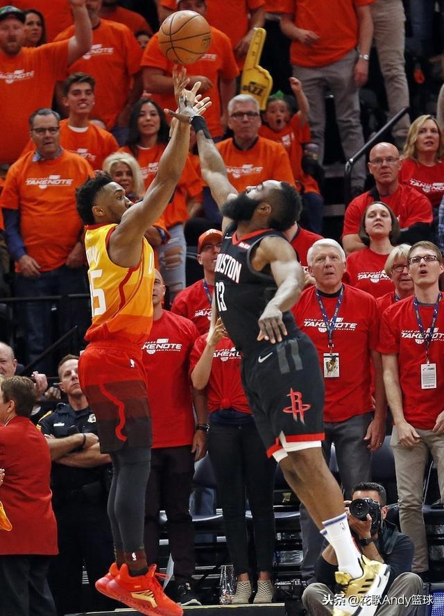 包含NBA季后赛倒计时，利物浦窗口期远射贴柱，细节引发关注，管理层满意，临场指挥获称赞的词条