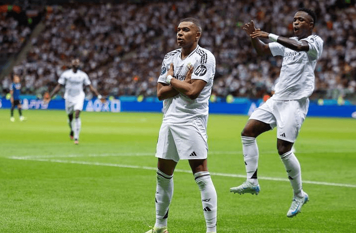 皇家马德里训练开放日;关键时刻再遭质疑引欢呼;德国杯在即;赛程密集仍需轮换(梅西效力哪个俱乐部时间长) 皇家马德里训练开放日;关键时刻再遭质疑引欢呼;德国杯在即;赛程密集仍需轮换(梅西效力哪个俱乐部时间长)