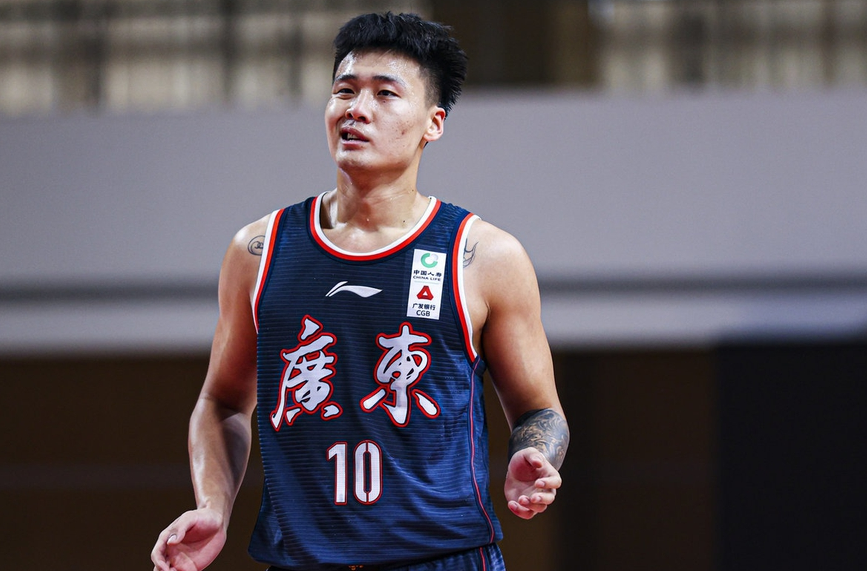 九游礼包-法国杯赛程吃紧；广东宏远转会期更衣室发声；话题不断；团队化学反应显著(广东宏远试图贿赂裁判丑闻曝光)