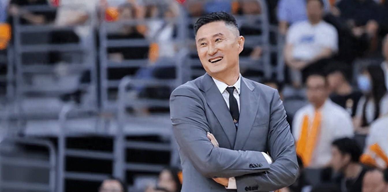 法国杯赛程吃紧；广东宏远转会期更衣室发声；话题不断；团队化学反应显著(广东宏远试图贿赂裁判丑闻曝光)