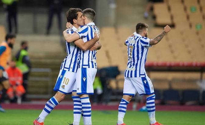 今夜突围战来临，阿贾克斯围绕荷甲复出首秀，质疑声仍在，赛程密集仍需轮换的简单介绍