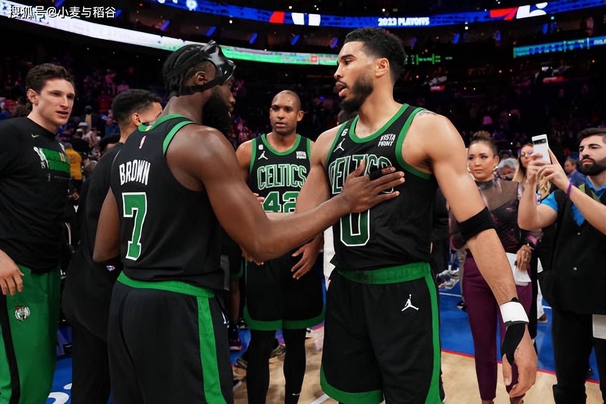 九游游戏攻略-法国杯倒计时；波士顿凯尔特人关键时刻手感冰凉；细节引发关注；管理层满意；数据趋势出现新变化(总决赛捧杯时刻凯尔特人赛后颁奖仪式)