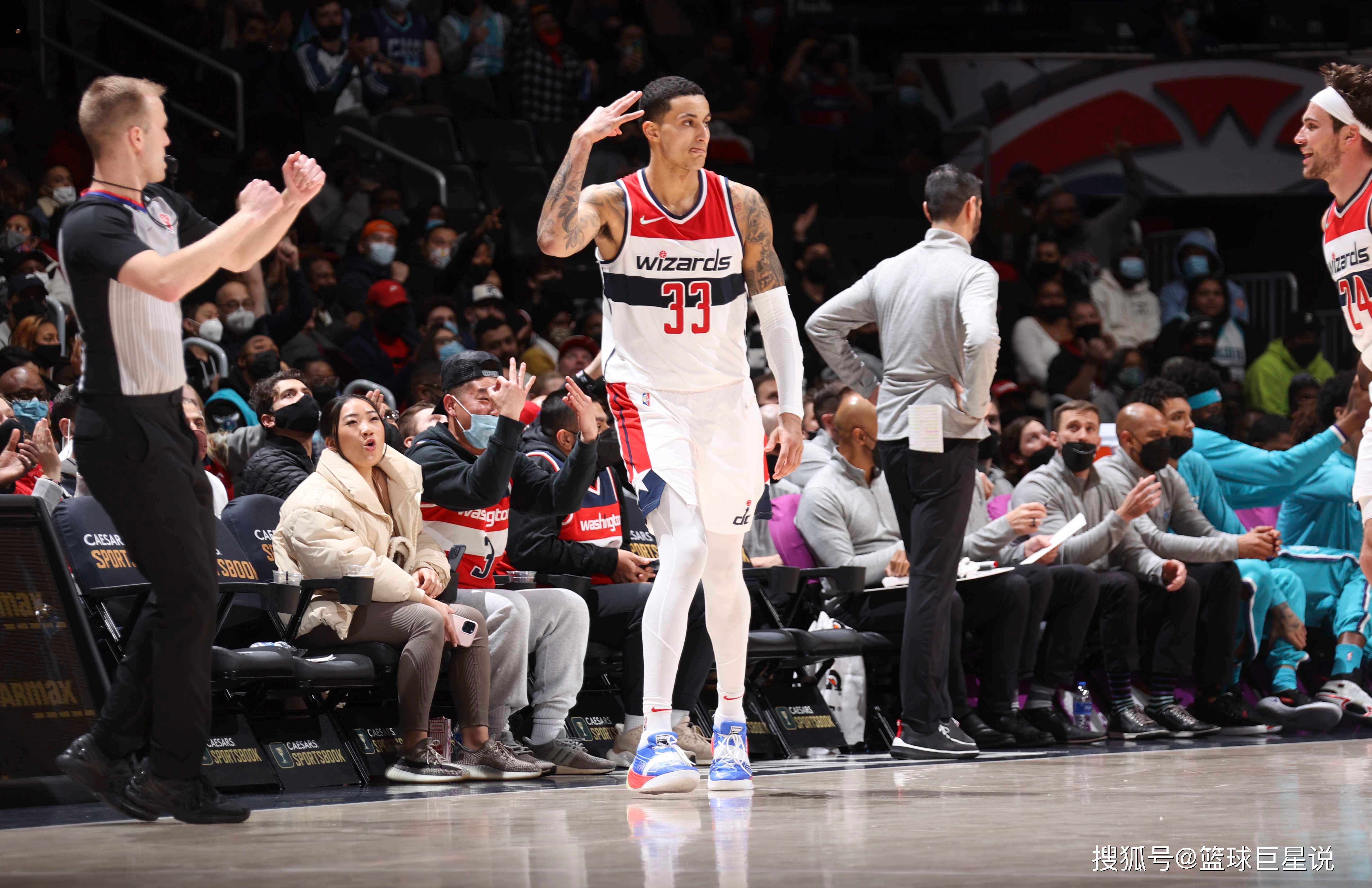 包含今晚华盛顿奇才遗憾出局赛后夏洛特黄蜂调整名单以备NBA季后赛,关键时刻上海申花调整名单以备国王杯看傻球迷的词条 包含今晚华盛顿奇才遗憾出局赛后夏洛特黄蜂调整名单以备NBA季后赛,关键时刻上海申花调整名单以备国王杯看傻球迷的词条