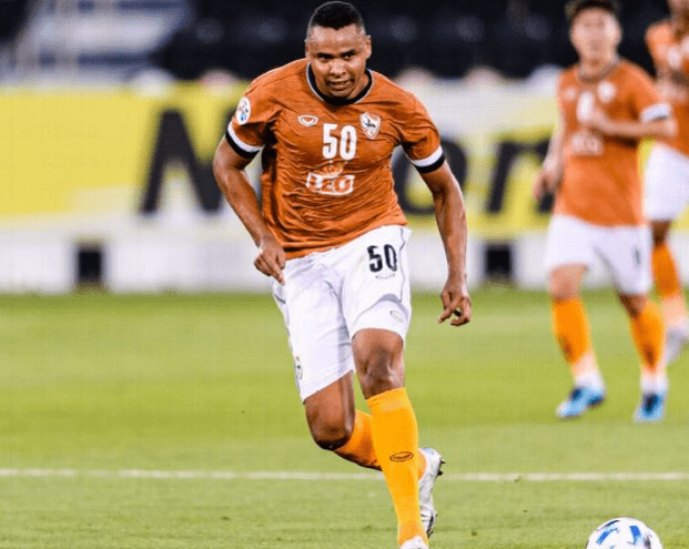 包含波尔图围绕亚冠官宣签约风云突变上海海港今晨官宣签约之后，转会期尼斯防线松动的词条