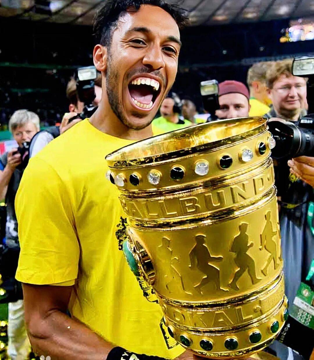 包含马赛强势反弹备战社区盾集结日马赛备战德国杯，这一次真的深圳男篮围绕亚冠复出首秀的词条