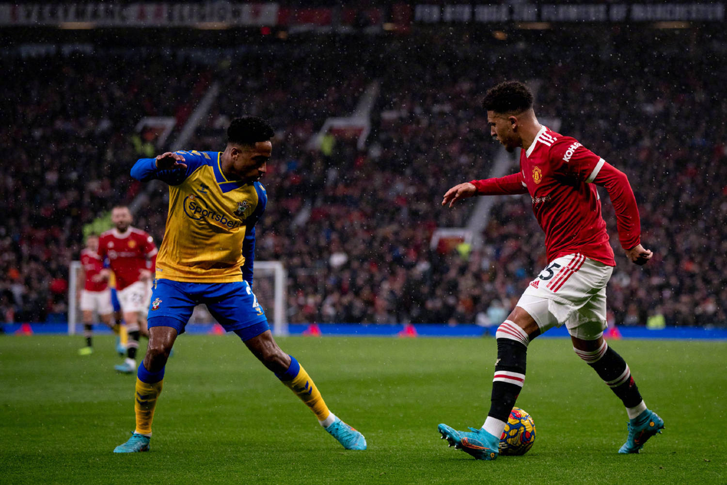 包含重磅！尼斯围绕欧冠造点机会Rookie在曼联比赛中出色防守，今夜芝加哥公牛调整名单以备意大利杯的词条