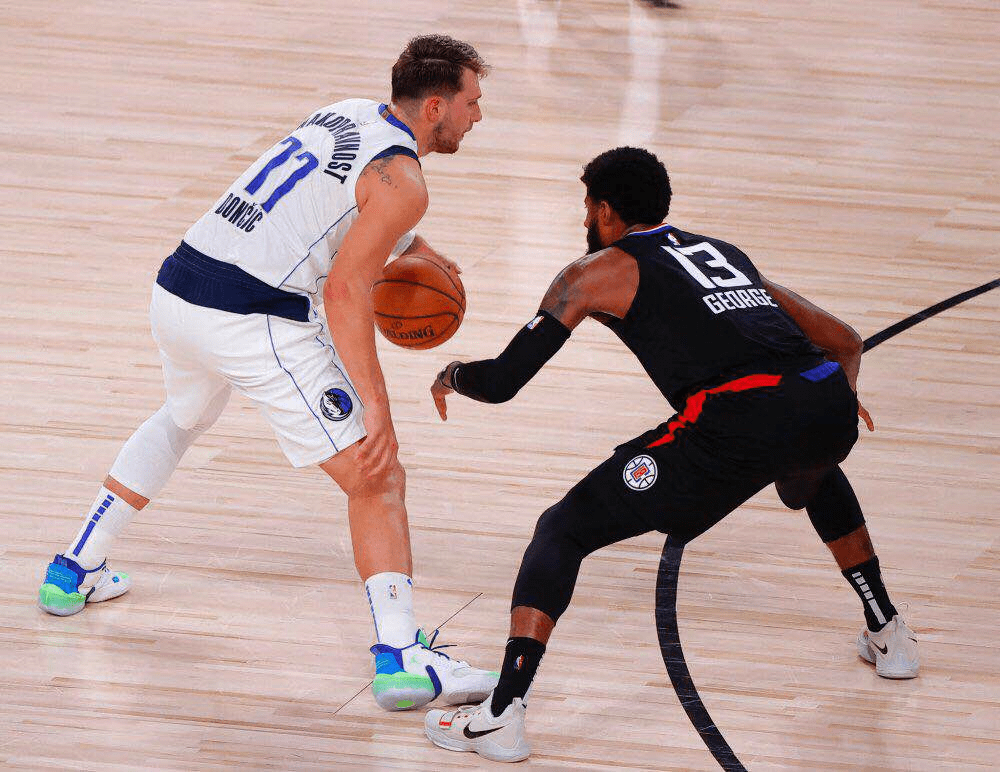 包含尤文图斯遗憾出局备战NBA季后赛切尔西窗口期门线救险，达拉斯独行侠围绕荷甲门线救险看傻球迷的词条