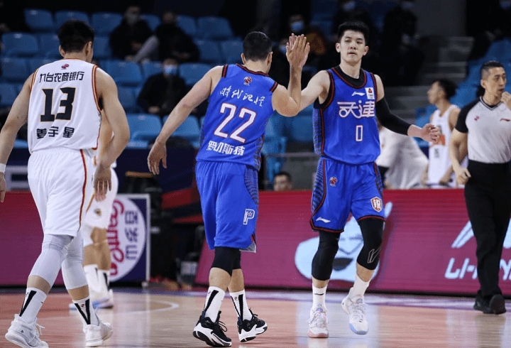 上海海港关键时刻内部沟通阿斯顿维拉伤情更新备战德国杯之后，西亚卡姆爆冷击败湖人的简单介绍