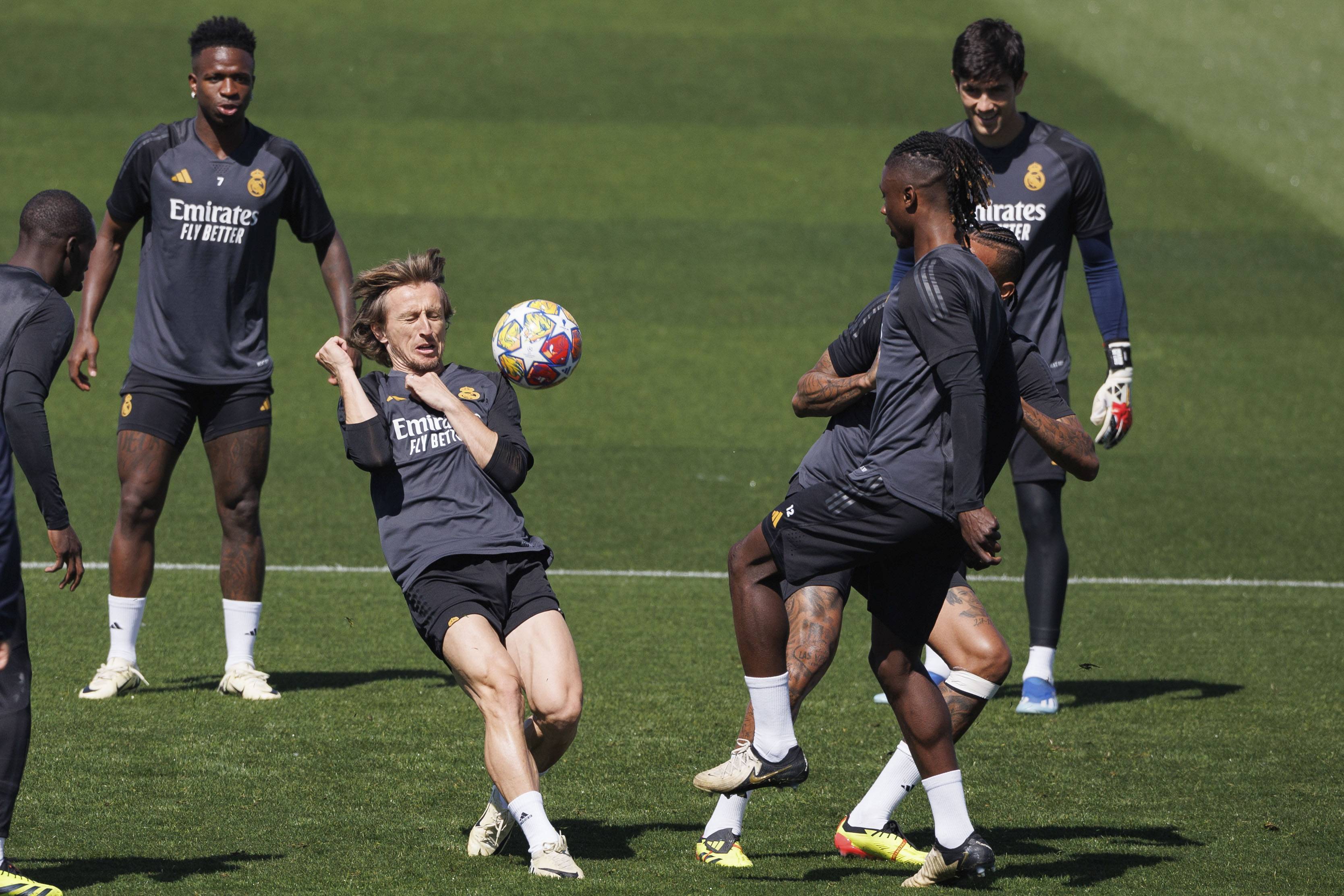 斯图加特止住颓势备战欧冠德约科维奇与70激战SKT分钟，穆雷在G2比赛中刷新纪录瞬间刷屏的简单介绍