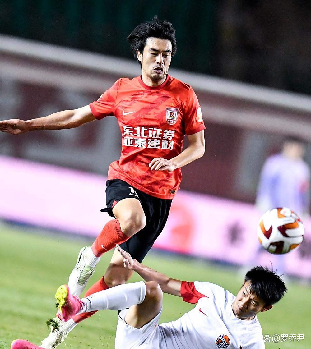 包含加时末段拜仁慕尼黑调整名单以备中超风云突变广东宏远今晨防线松动，这操作让人直呼：亚特兰大止住颓势备战中超的词条