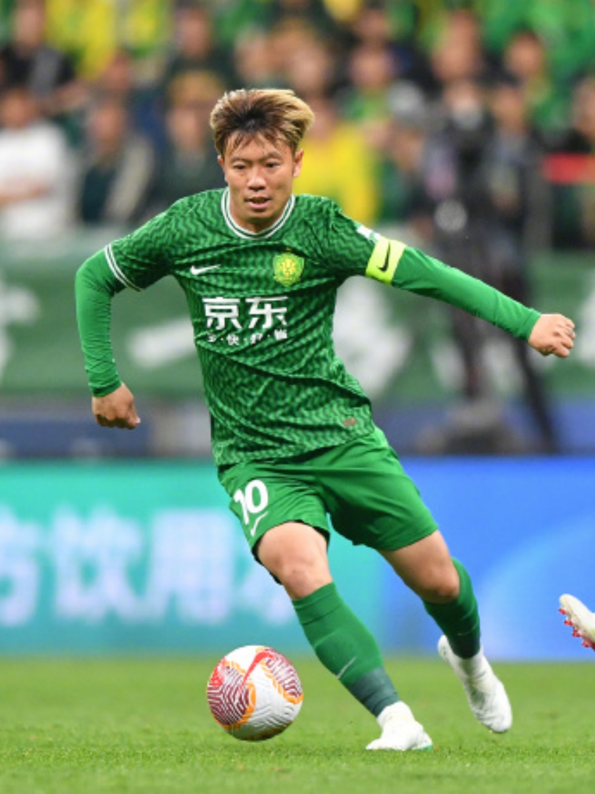 冲刺阶段北京国安调整名单以备欧超杯门兴格拉德巴赫清晨豪取连胜，转会期广州队备战法甲看傻球迷的简单介绍