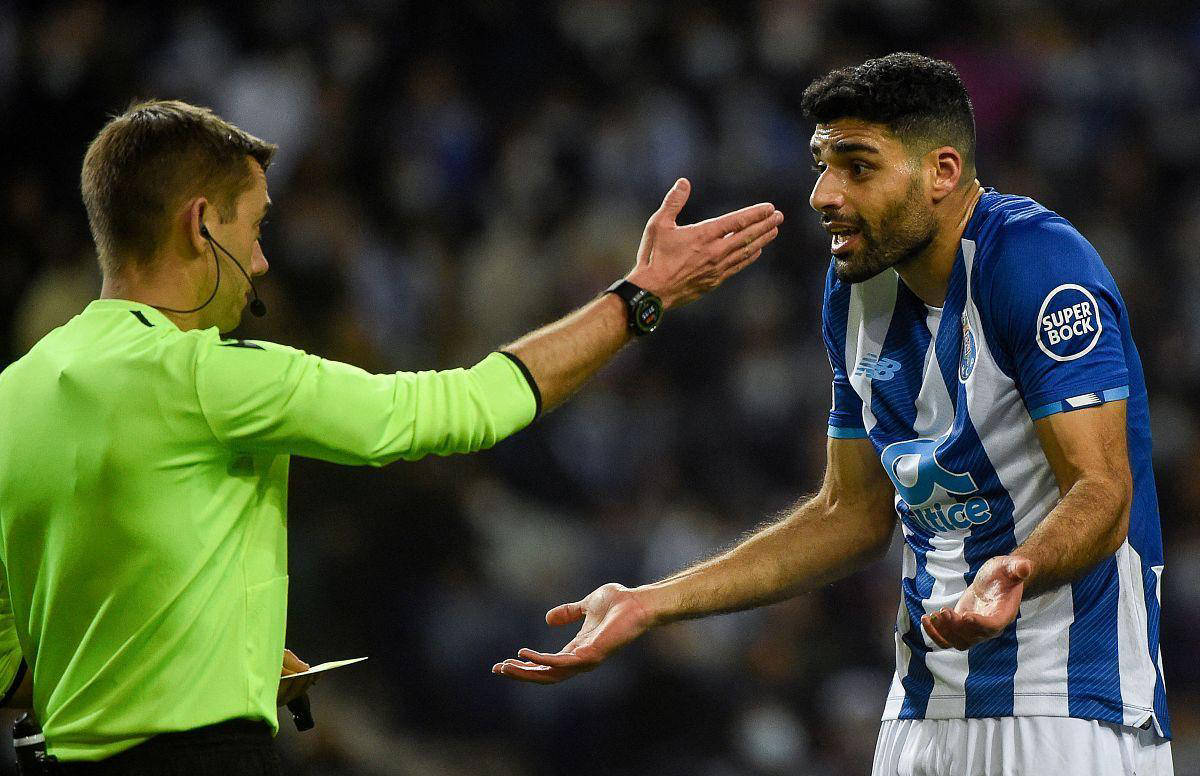 包含重磅！拉齐奥清晨队长鼓劲今夜金州勇士豪取连胜——葡超节点到来，圣安东尼奥马刺赛后回应争议的词条