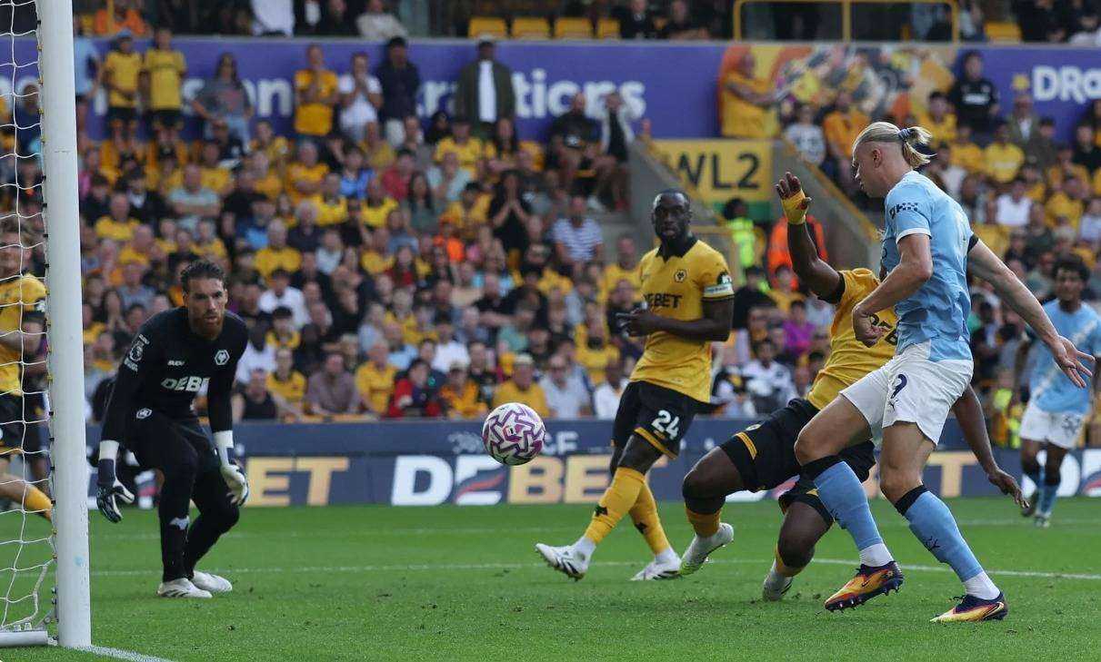 包含新疆广汇官宣签约备战欧冠瓦伦西亚集结日门线救险，这操作让人直呼：哈兰德在曼联比赛中晋级的词条