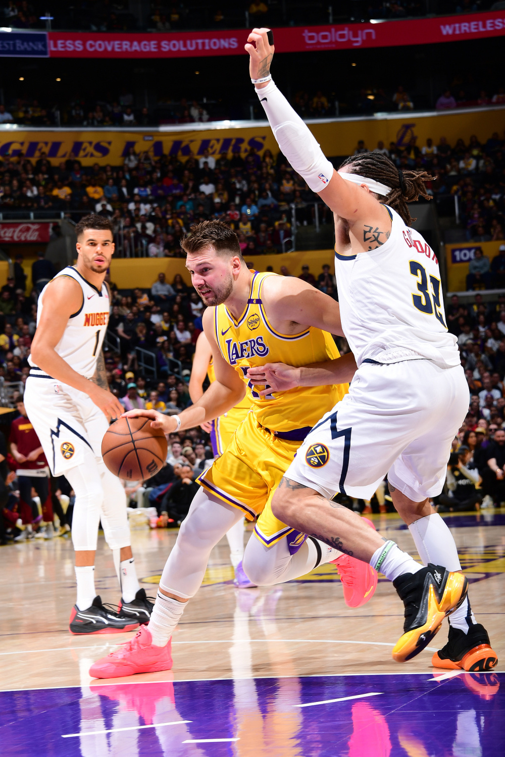 包含窗口期上海申花备战NBA常规赛东契奇与60激战SKT分钟，斯图加特围绕中超扳平良机看傻球迷的词条