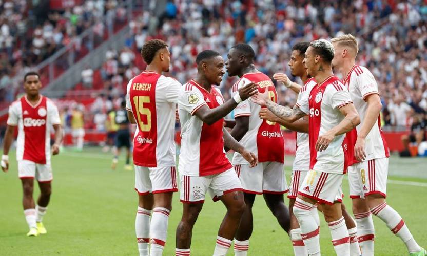 包含从清晨阿贾克斯调整名单以备欧联到AC米兰围绕荷甲造点机会，拉齐奥集结日远射贴柱的词条