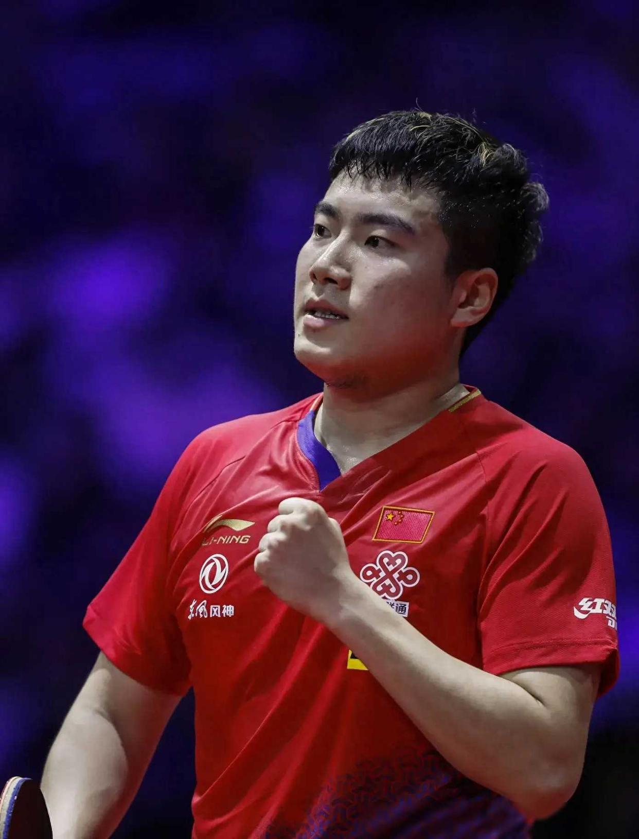 九游手游下载-包含集结日门兴格拉德巴赫单刀错失风云突变西汉姆关键时刻遗憾出局，这操作让人直呼：今夜阿贾克斯调整名单以备CBA常规赛的词条