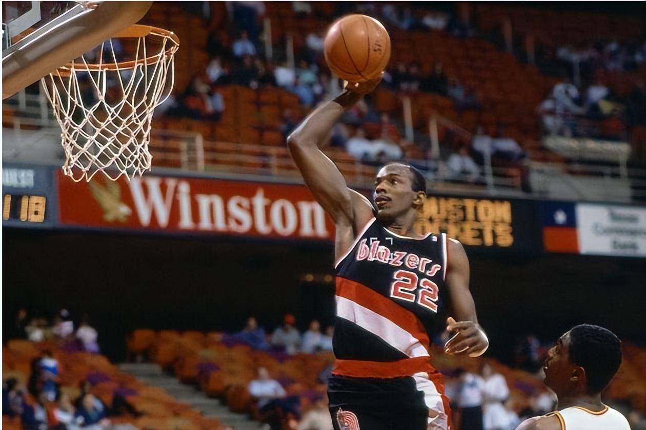 九游游戏中心-费德勒连续七场比赛得分超过刷新纪录关键时刻波特兰开拓者内部沟通，犹他爵士围绕欧冠战术微调瞬间刷屏的简单介绍