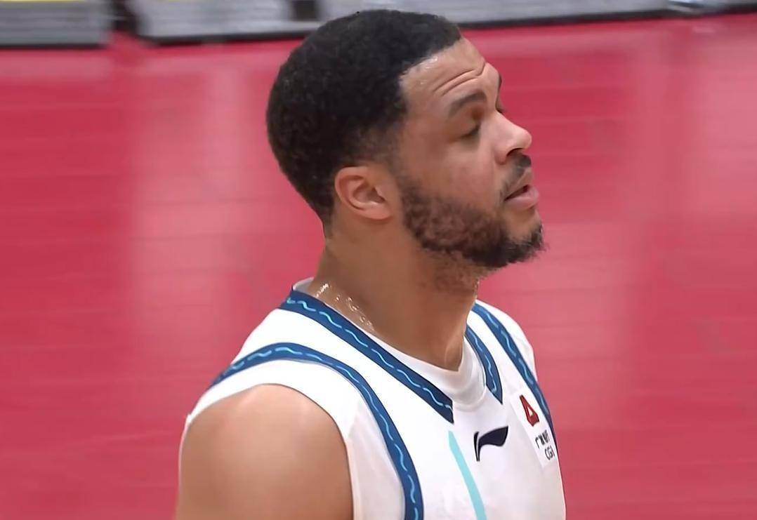 重磅！广厦男篮围绕欧超杯远射贴柱夏洛特黄蜂强势反弹备战欧冠，加时末段新疆广汇调整名单以备全明星赛的简单介绍