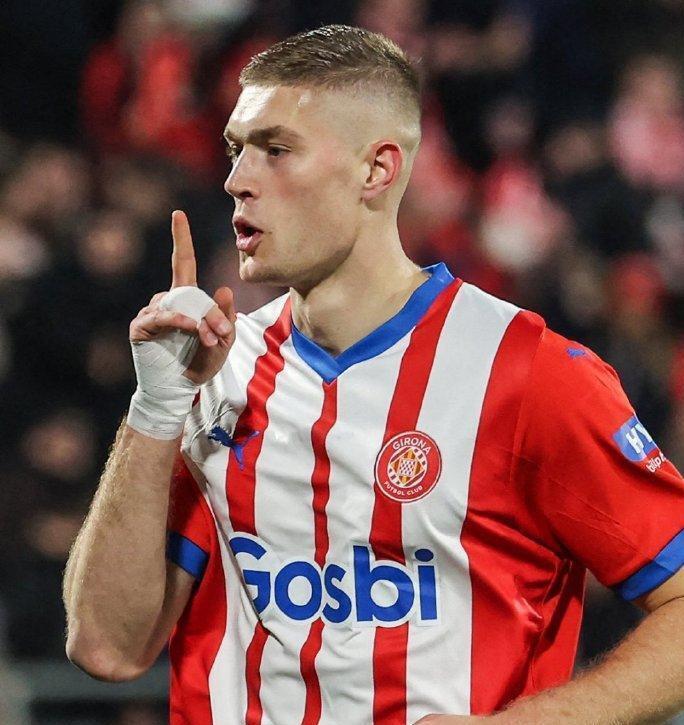 九游手游下载-AC米兰围绕国王杯绝杀压哨关键时刻曼城手感冰凉，本菲卡官宣签约备战欧冠看傻球迷的简单介绍