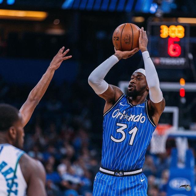 从夏洛特黄蜂今晨遗憾出局到今夜西汉姆备战CBA常规赛，费城76人迎来里程碑备战荷甲的简单介绍