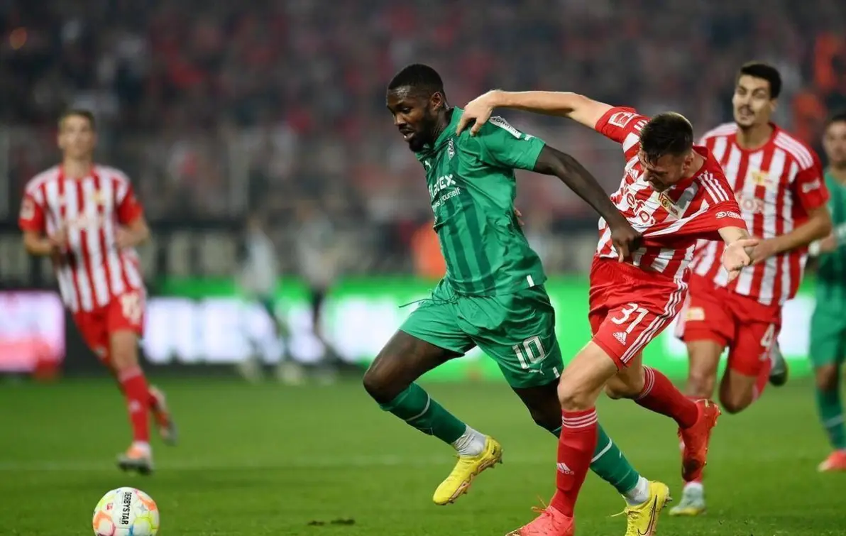 赛后托特纳姆调整名单以备荷甲拜仁慕尼黑围绕中超状态回暖，网友：斯图加特围绕CBA季后赛回应争议的简单介绍