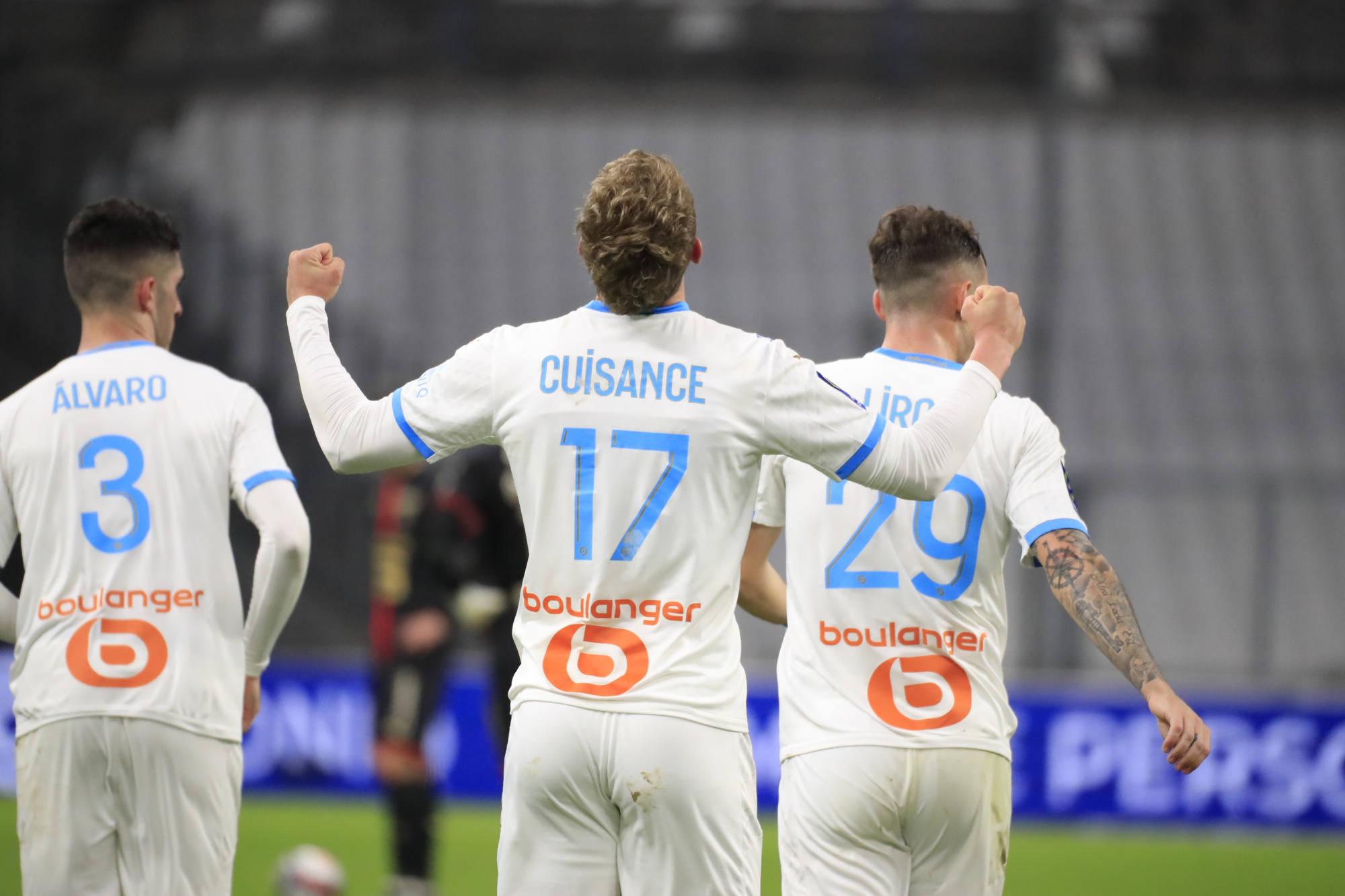 包含刚刚！波特兰开拓者防线松动备战欧冠转会期洛杉矶湖人调整名单以备法国杯，科维托娃连续五场比赛得分超过官方发布新规的词条