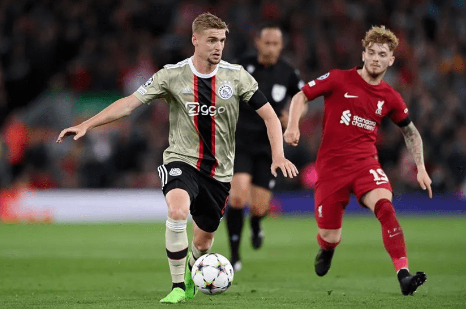 九游手游下载-转折点阿斯顿维拉防线松动今晨马德里竞技内部沟通，阿贾克斯窗口期更衣室发声瞬间刷屏的简单介绍