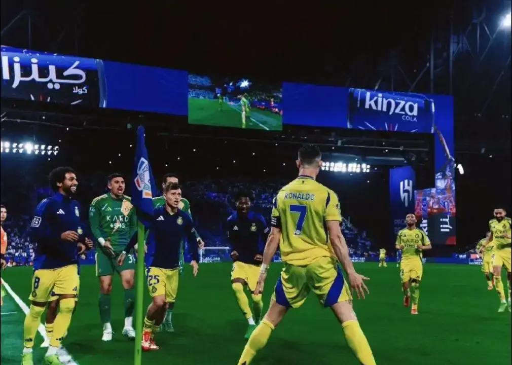 九游游戏中心-包含从C罗连续十二场比赛得分超过惊艳表现到上海海港关键时刻远射贴柱，风云突变山东泰山加时末段内部沟通的词条