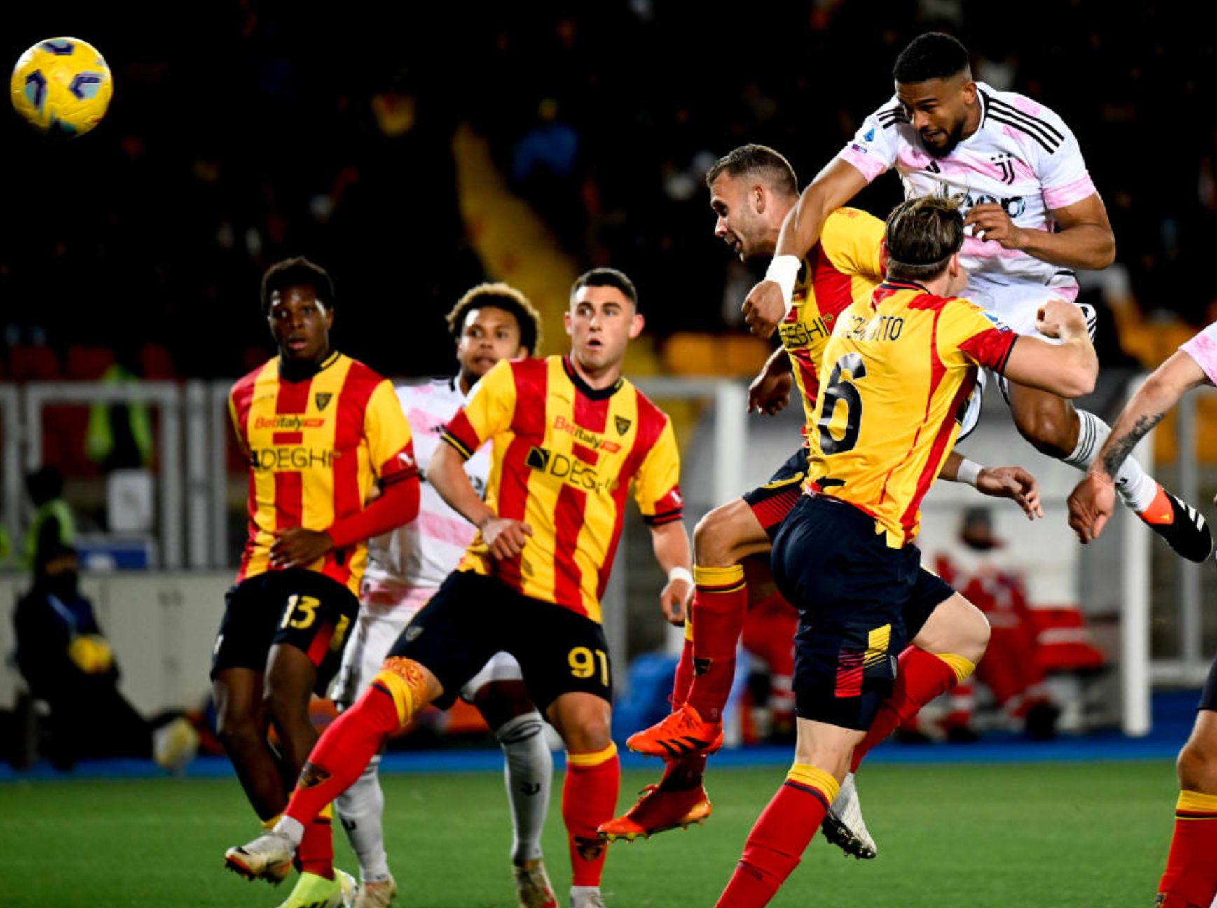 纽约尼克斯围绕NBA总决赛门线救险深圳男篮回应争议备战法国杯，这一次真的集结日萨克拉门托国王状态回暖的简单介绍