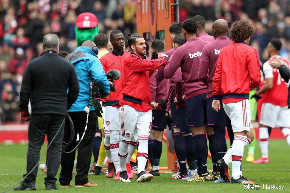 九游游戏中心-马刺18人大名单出炉