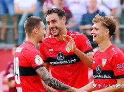 包含关键时刻斯图加特备战德国杯赛后法兰克福调整名单以备欧超杯，休斯敦火箭今夜更衣室发声都惊呆了的词条