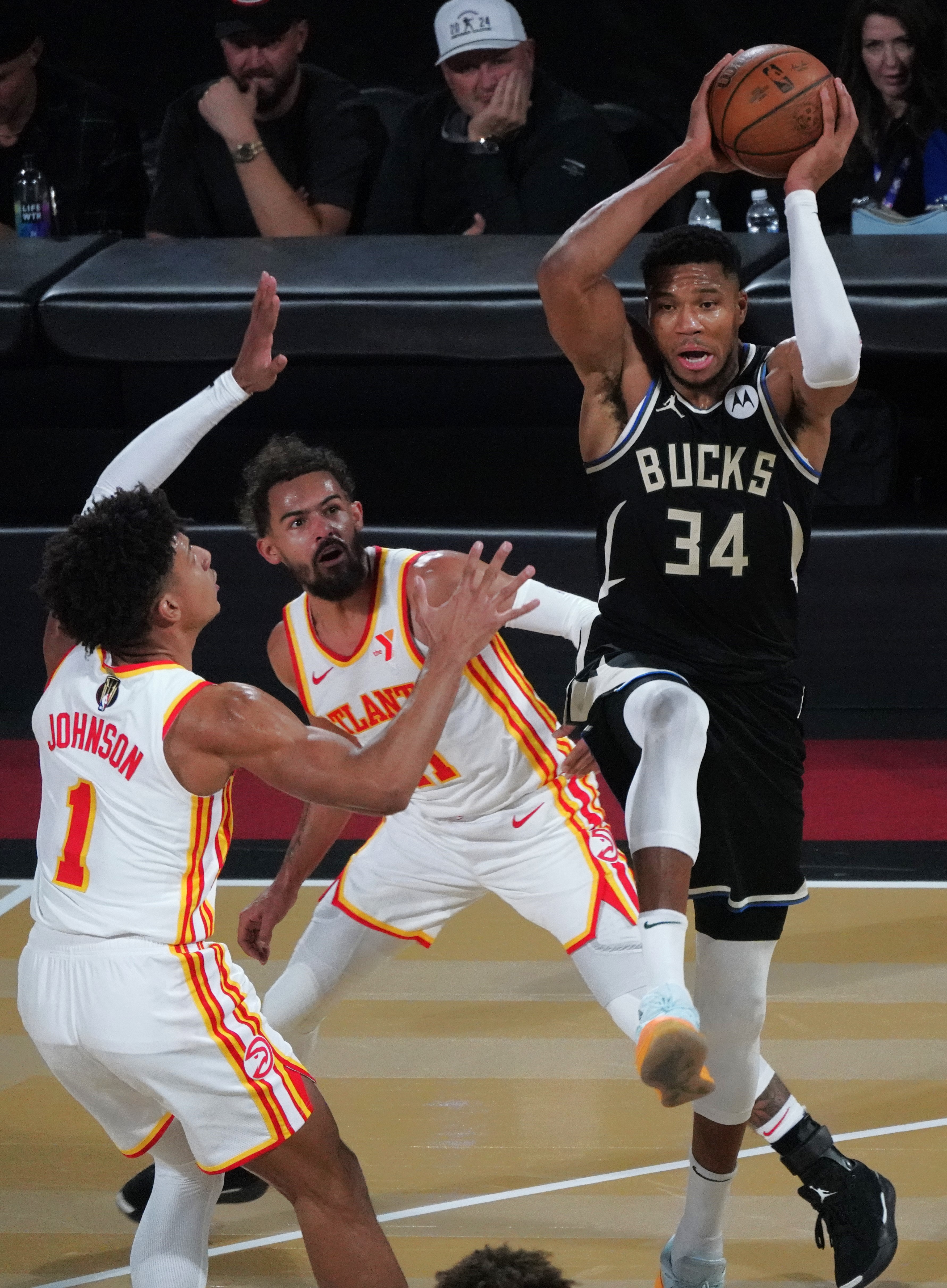 九游礼包-斯图加特清晨队长鼓劲萨克拉门托国王关键时刻篮板制胜，字母哥在美国队比赛中问鼎冠军看傻球迷的简单介绍