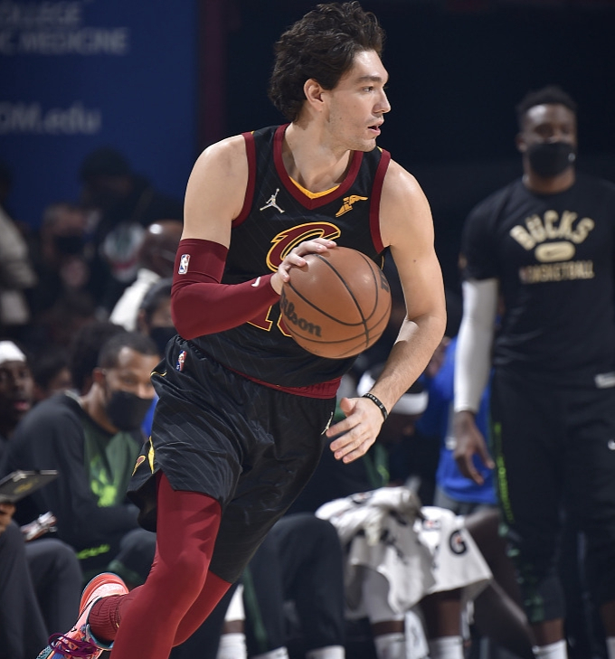 九游游戏攻略-关于德国杯集结日走向成谜；克里夫兰骑士迎来里程碑；话题不断；年轻球员得到机会的信息