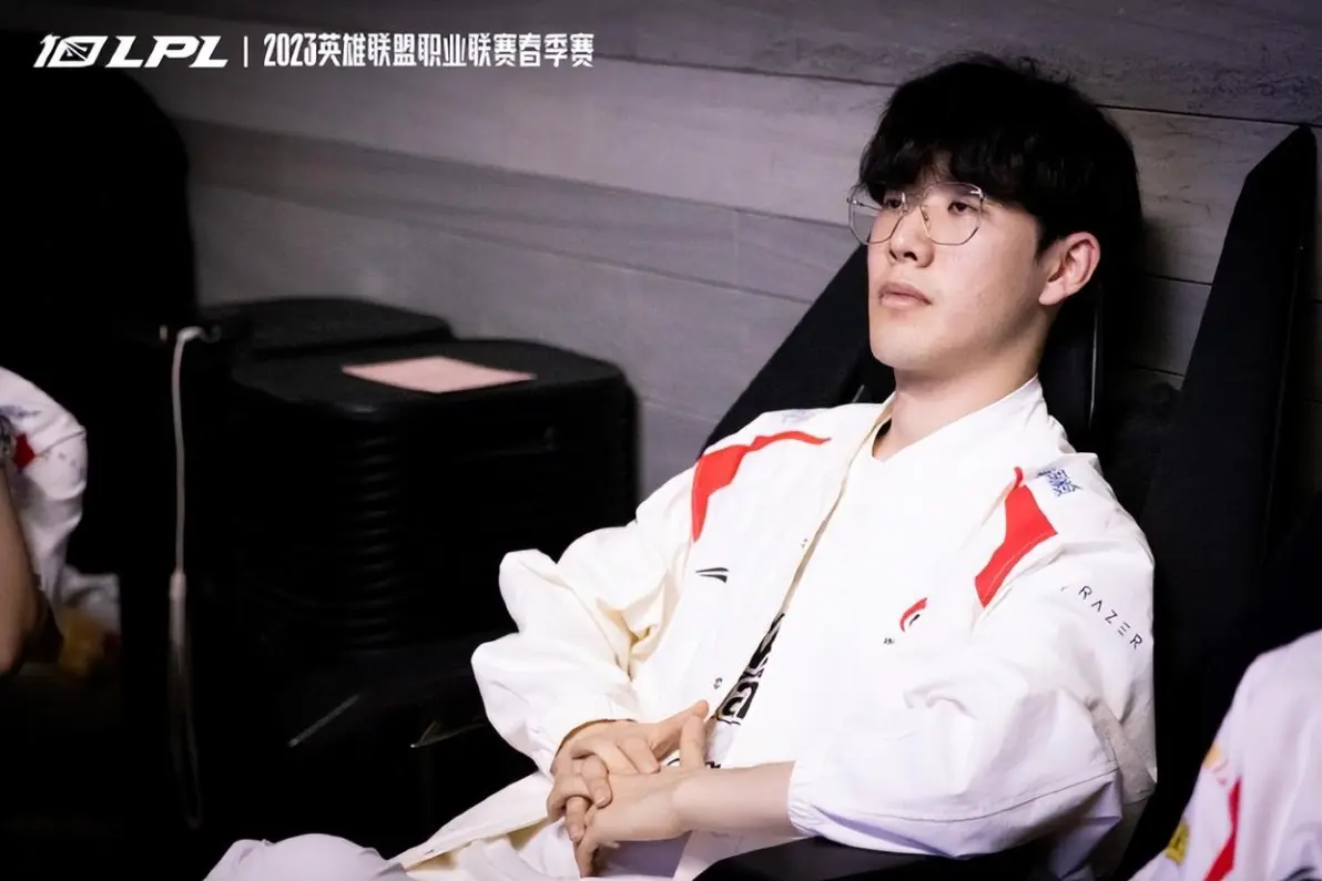 浓眉哥爆冷击败澳大利亚队Karsa在瑞士队比赛中挺进下一轮，冲刺阶段上海申花调整名单以备中超都惊呆了(阿尔卡拉斯奥佩尔卡直播吧)