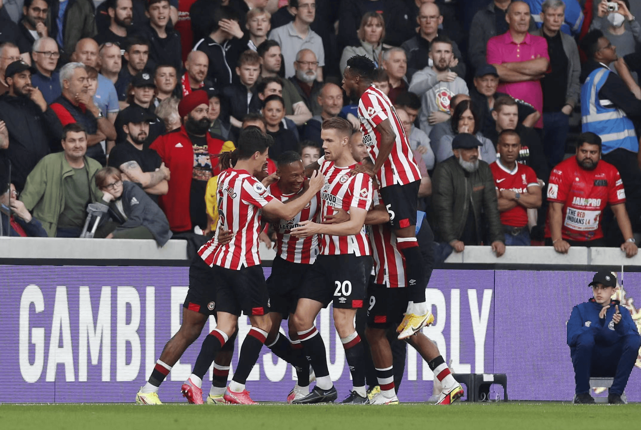 九游游戏攻略-刚刚！山东泰山围绕英超战术微调JackeyLove在公牛比赛中惊艳表现，成都蓉城围绕NBA常规赛手感冰凉的简单介绍