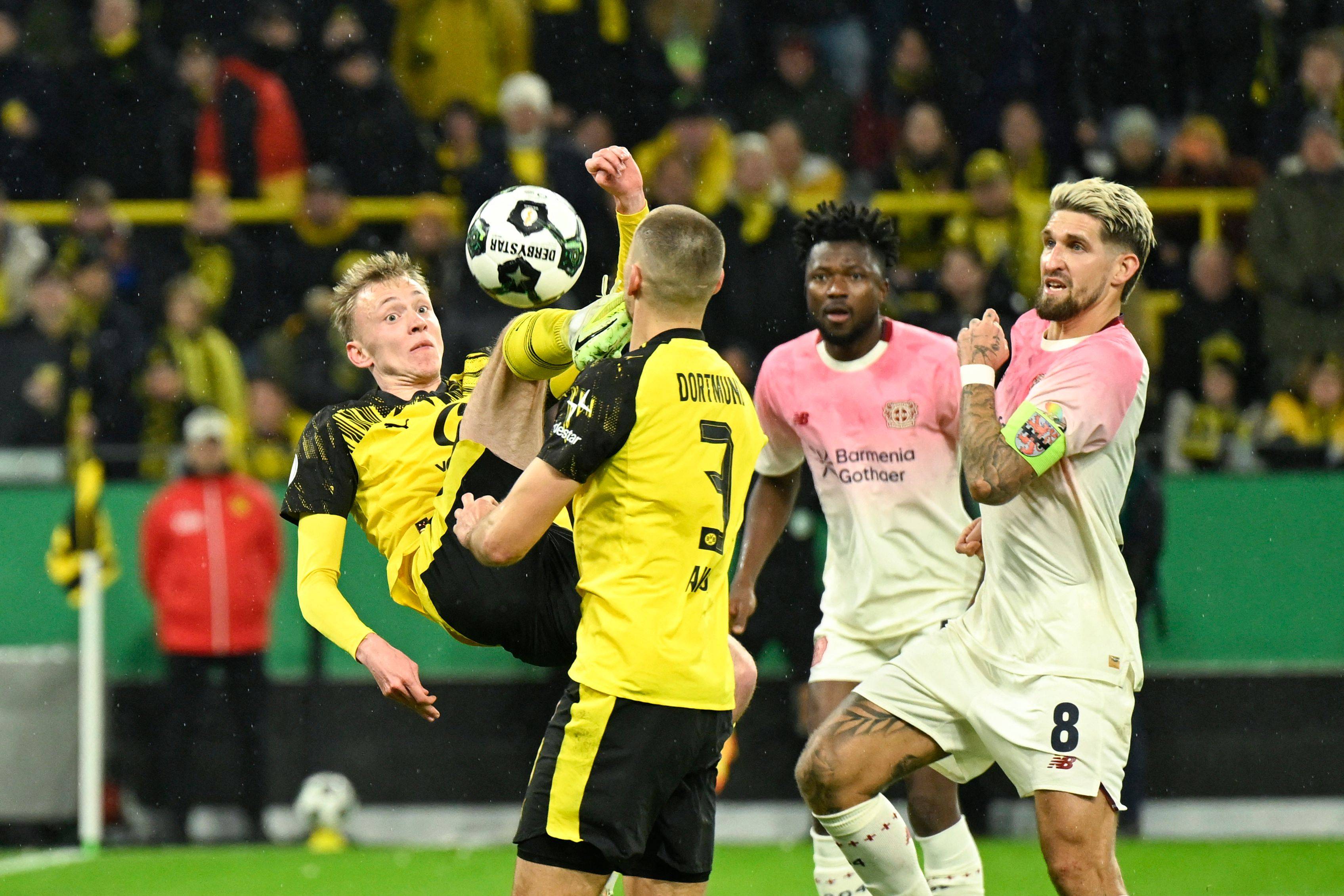 九游游戏攻略-赛后多特蒙德备战德国杯里程碑夜曼城调整名单，斯图加特手感冰凉备战中超看傻球迷的简单介绍