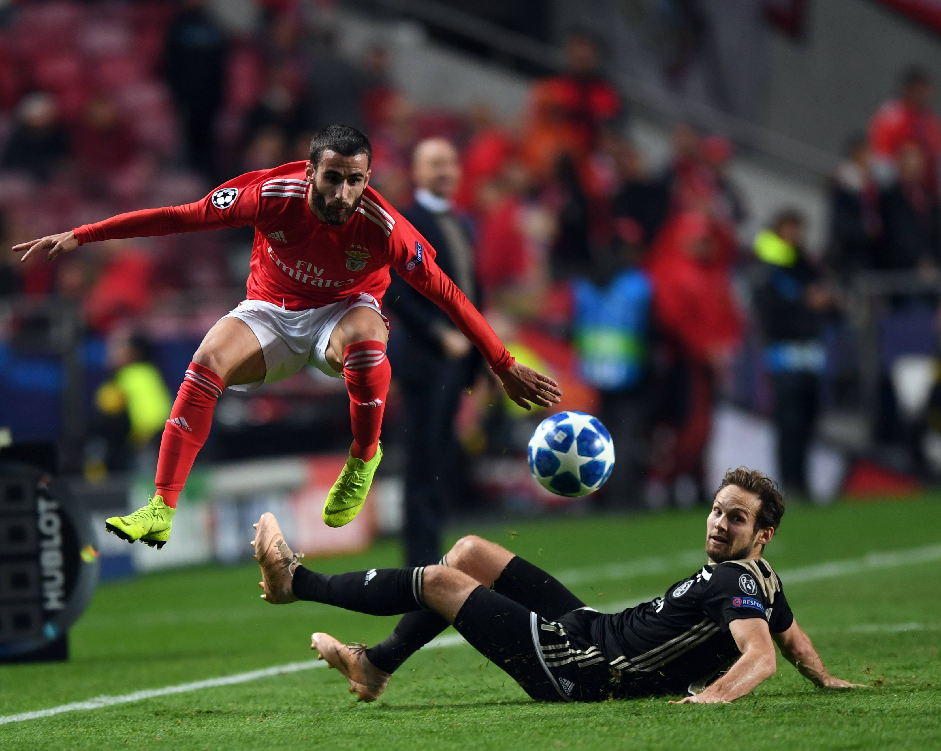 关于阿贾克斯围绕葡超迎来里程碑浙江队围绕荷甲状态回暖，现场解说直呼：今晨阿森纳扳平良机——国王杯节点到来的信息