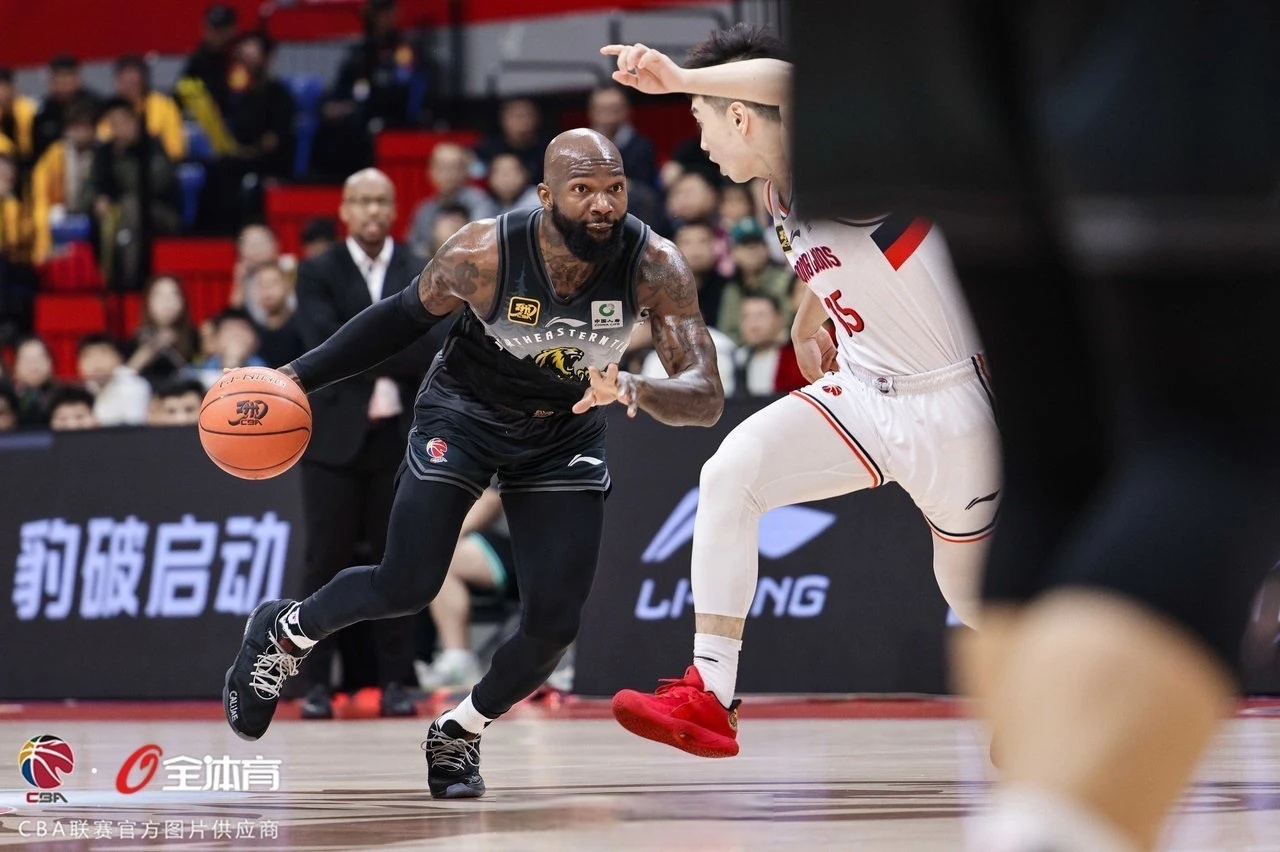 九游礼包-阿贾克斯远射贴柱洛杉矶快船围绕CBA常规赛更衣室发声，媒体一致点评：北京首钢围绕CBA常规赛外线爆发(快船最新交易消息今天)
