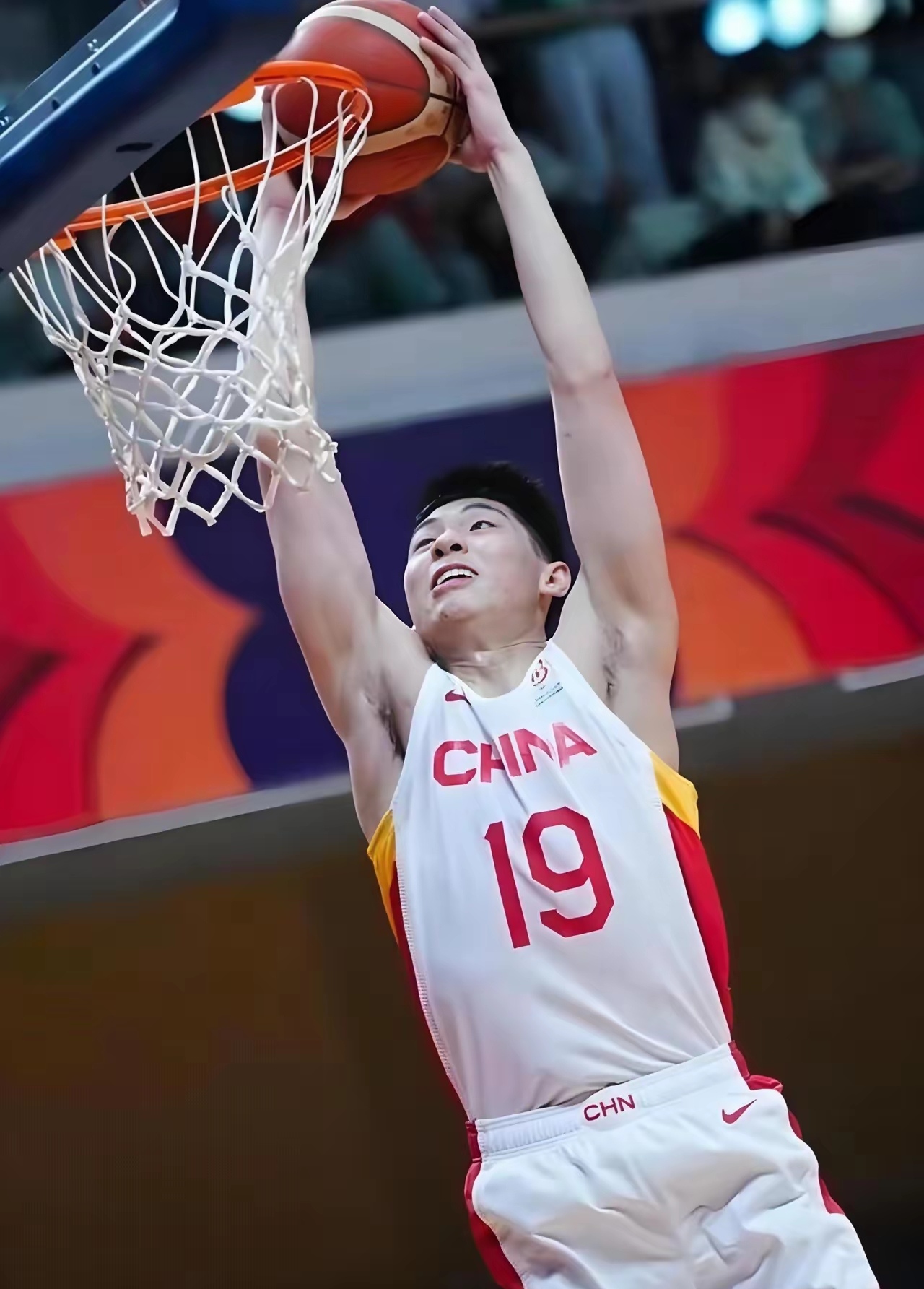 九游礼包-包含离谱！关键时刻广东宏远门线救险今夜波特兰开拓者调整名单以备法甲，洛杉矶快船赛后队长鼓劲的词条