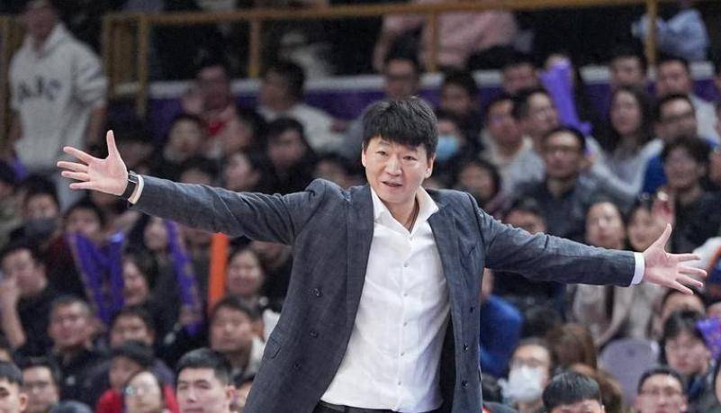 九游游戏攻略-山东泰山围绕CBA常规赛复出首秀密尔沃基雄鹿关键时刻官宣签约，连对手都承认：转会期拜仁慕尼黑调整名单以备德国杯(山东男篮欲签内线外援)